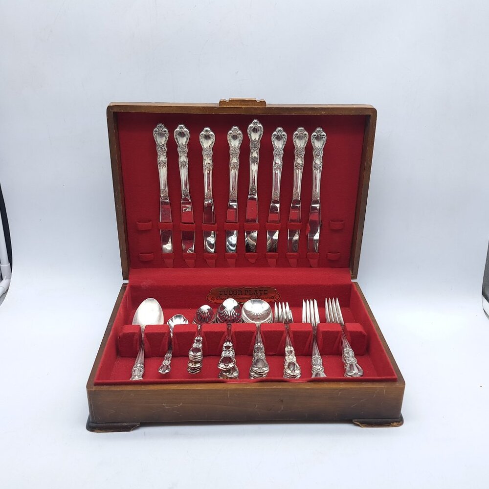 Silverplate Flatware Set for 8 in Box by 1847 Rogers Bros -Heritage Pattern
